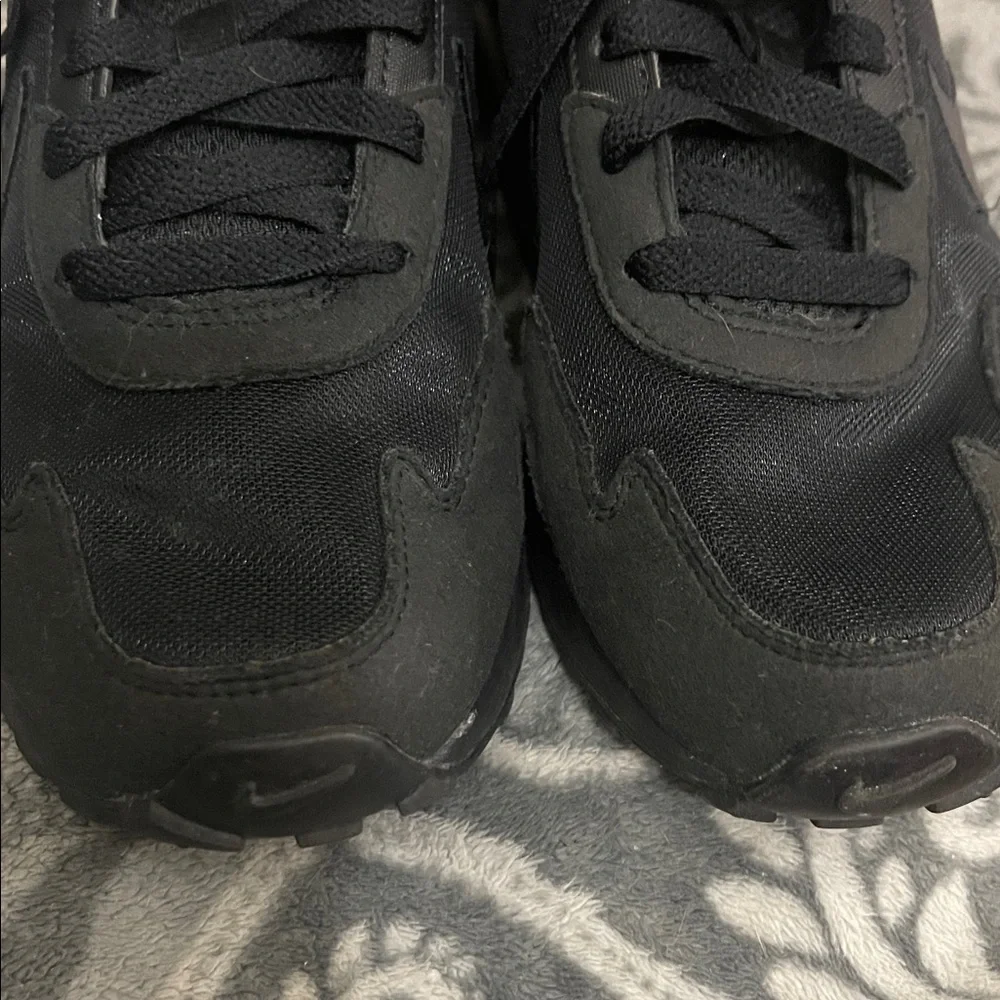 Nike Air Max Solo black Low-top living casual shoes Size 7.5